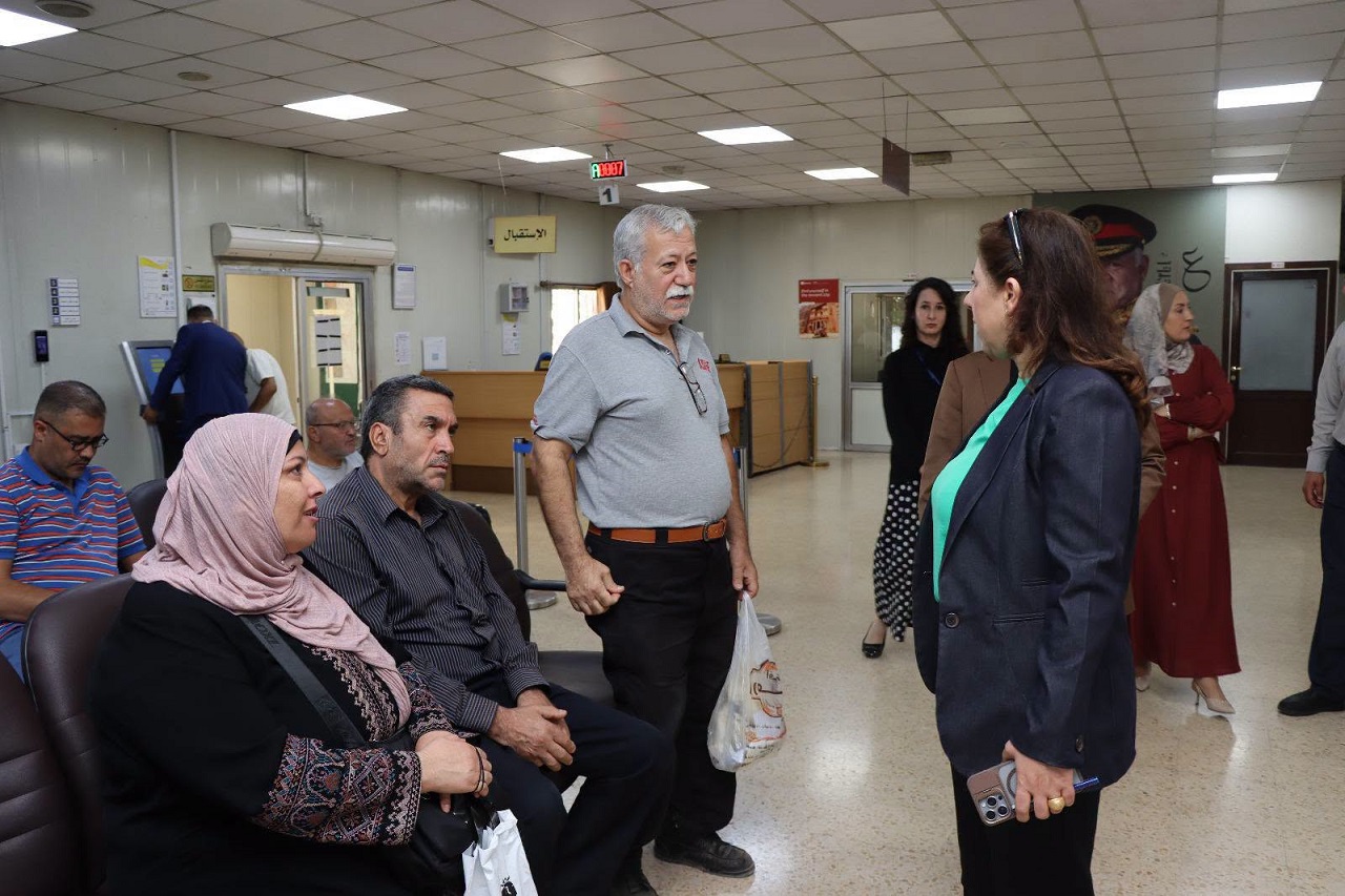May be an image of ‎one or more people, hospital and ‎text that says '‎الإستقبال‎'‎‎